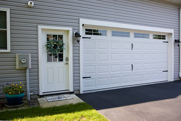 24/7 Emergency Garage Door Panel Replacement experts in Seattle, WA